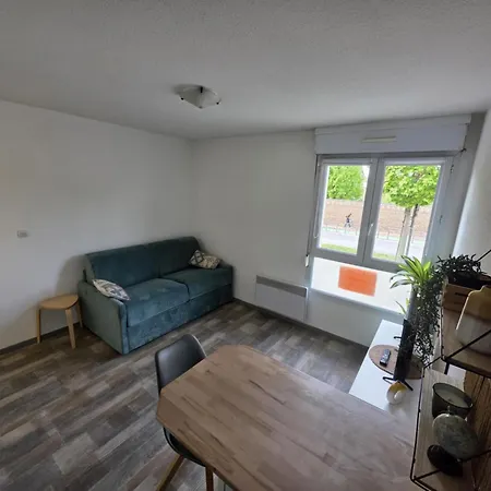 En Face De La Fac De Droit Apartman *