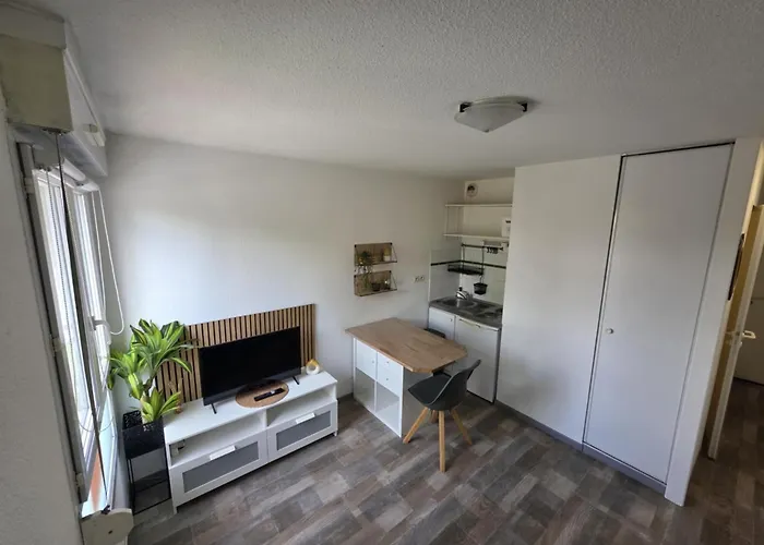 En Face De La Fac De Droit * Douai